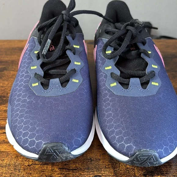 Nike women’s size 7 sneakers - Picture 4 of 6